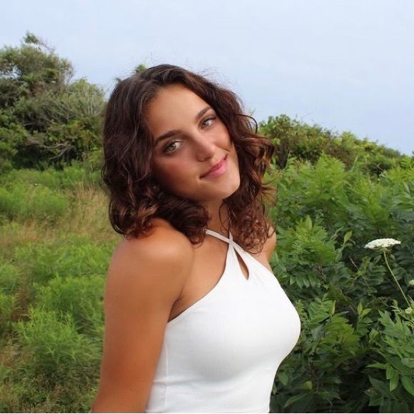 Meet your Posher, Emily - Picture 5 of 5